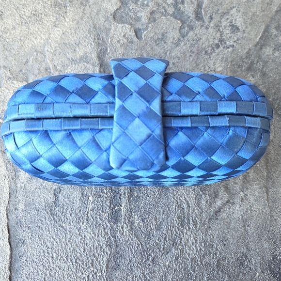 Vintage La Regale Blue Satin Woven Clutch with Strap Gold Hardware Magnetic Snap - Picture 9 of 15